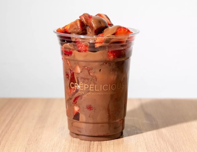 Strawberry Chocolate Cup (16 oz).